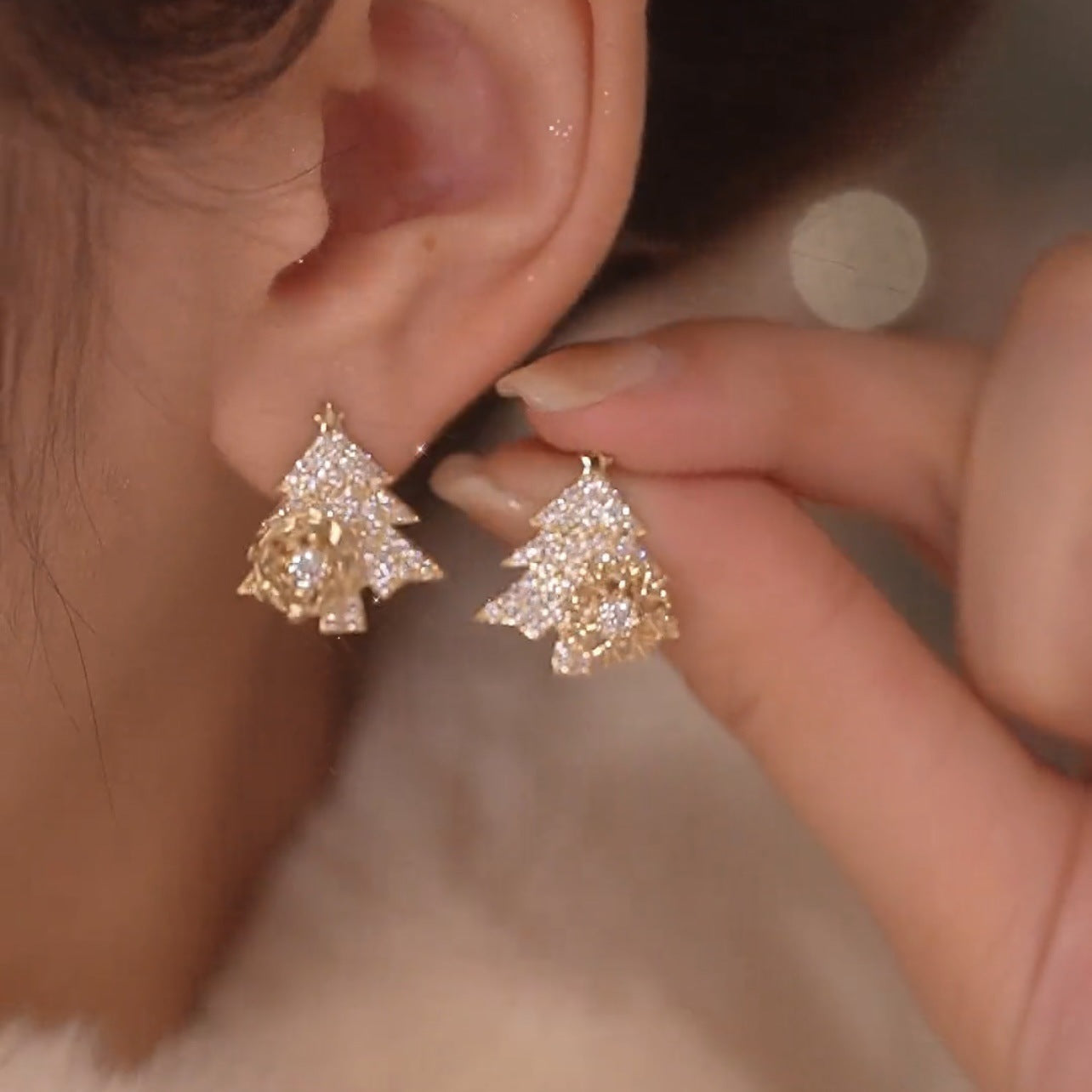 Rotatable Christmas Tree Earrings Shiny Rhinestone Snowflake Stud Earring New Year Xmas Festival Ear Jewelry Gifts Autumn And Winter Rotatable Christmas Tree Earrings Shiny Rhinestone Snowflake Stud Earring New Year Xmas Festival Ear Jewelry Gifts Autumn And Winter